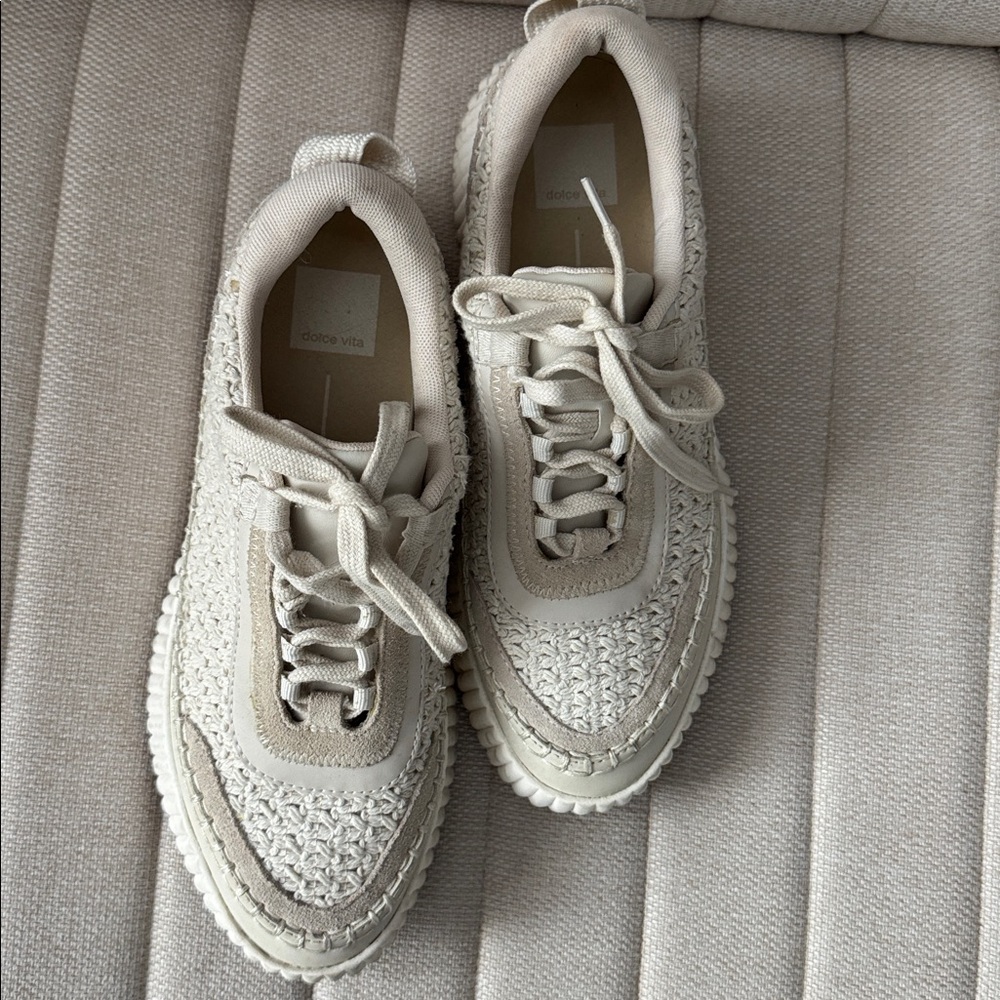 Dolce Vita Dolan Cream Sneakers size 9